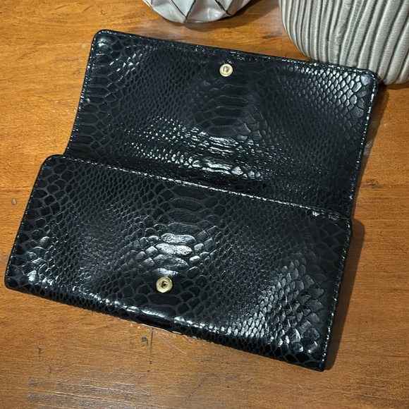 EUC Michael Kors Black Leather Snakeskin Pattern Fold Over Wallet - Picture 15 of 15